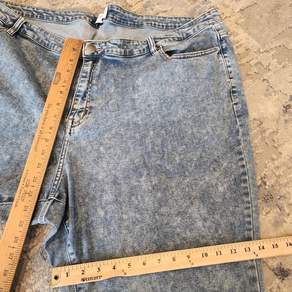 Lane Bryant Crop Jeans.  Women's plus size 34/36. 6X. Stretch denim - Picture 9 of 16